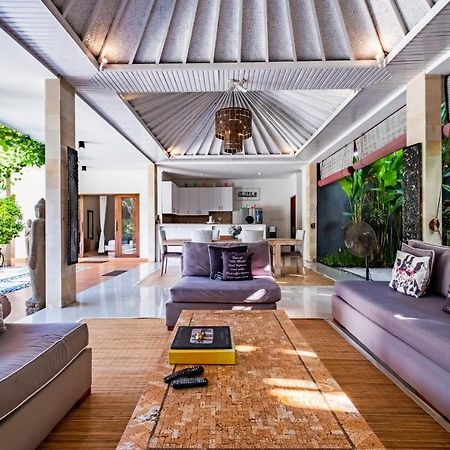 Central Seminyak Villa Martini Buitenkant foto