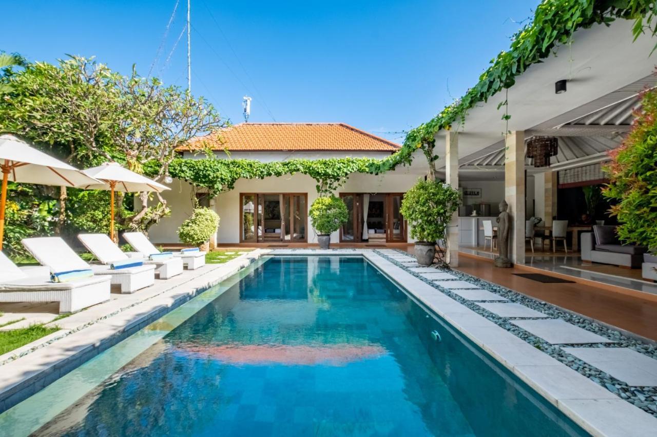 Central Seminyak Villa Martini Buitenkant foto
