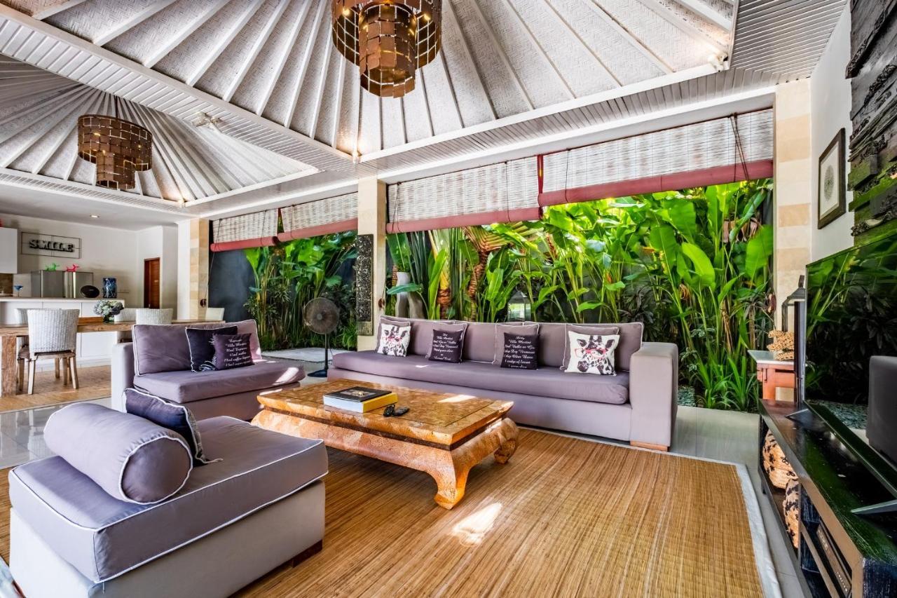 Central Seminyak Villa Martini Buitenkant foto