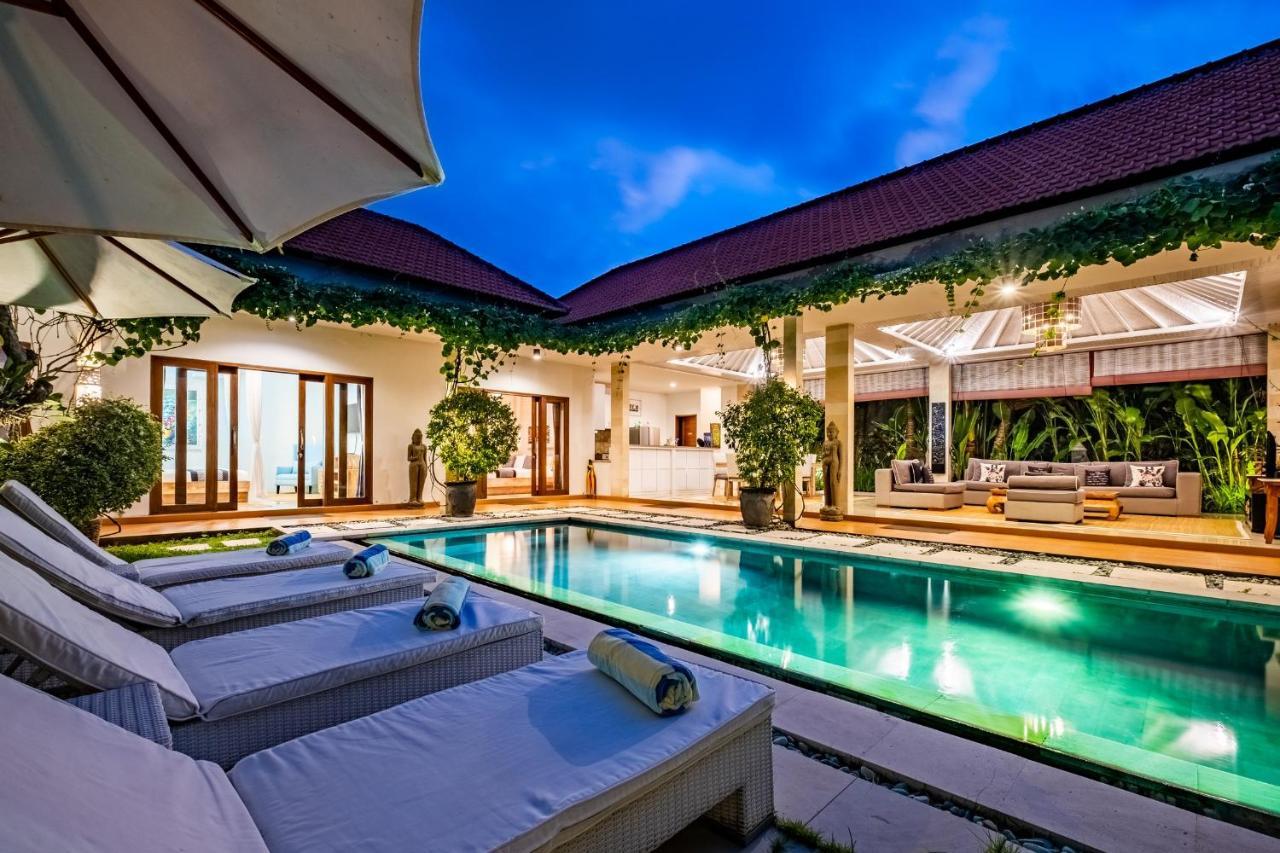 Central Seminyak Villa Martini Buitenkant foto
