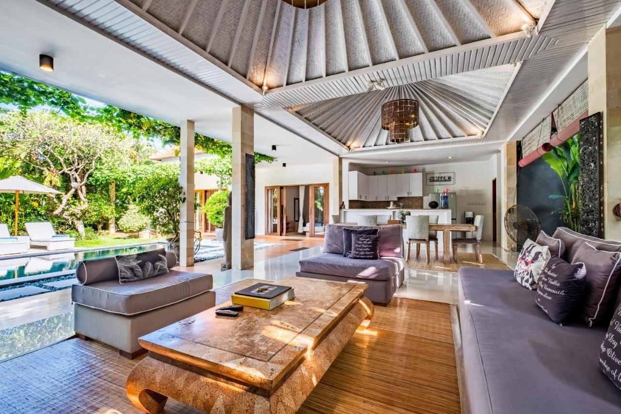 Central Seminyak Villa Martini Buitenkant foto
